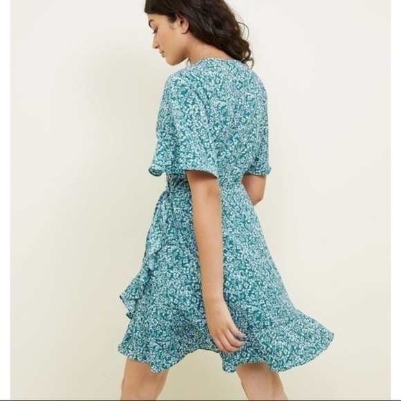 NWT APRICOT Green Ditsy Floral Print Wrap Dress - Picture 3 of 8